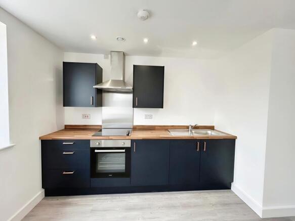 2 bed Apartment to rent Image 5