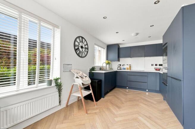 3 bed Semi-Detached for sale Image 6