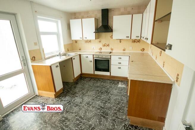 KITCHEN / BREAKFAST ROOM