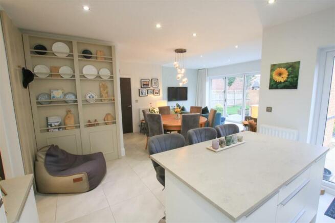 OPEN PLAN LIVING/ DINING/ KITCHEN