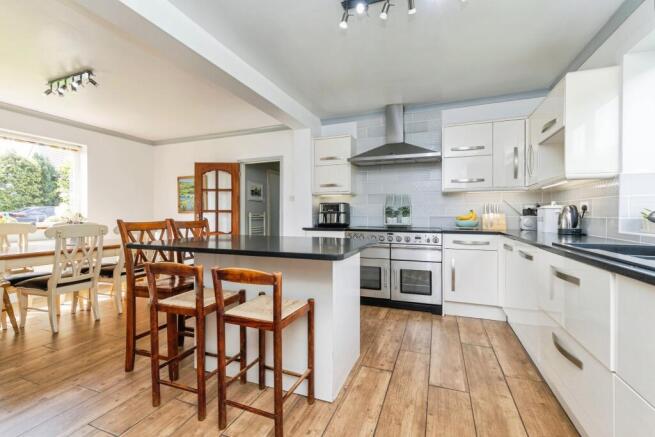 4 bed Detached for sale Image 9
