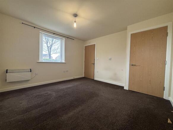 2 bed Apartment to rent Image 5