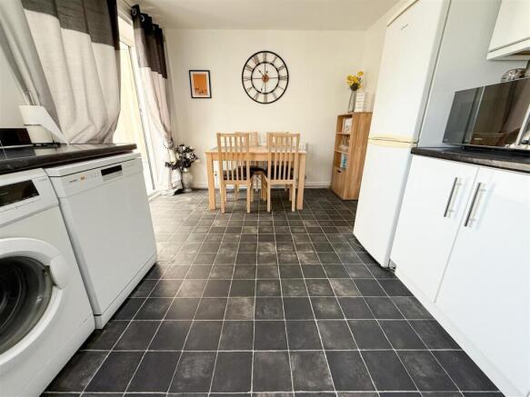 KITCHEN DINING ROOM