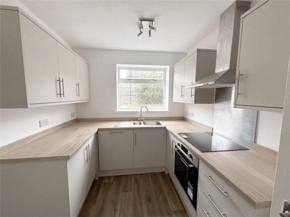 Leamington Close, Cannock, Staffs, WS11 photo 5