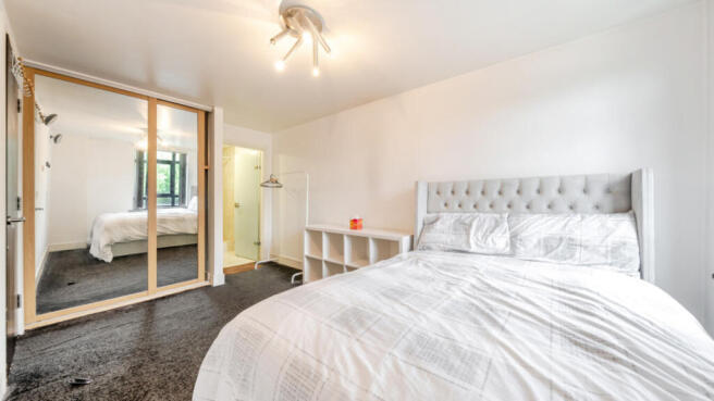 2 bed Flat for sale Image 7