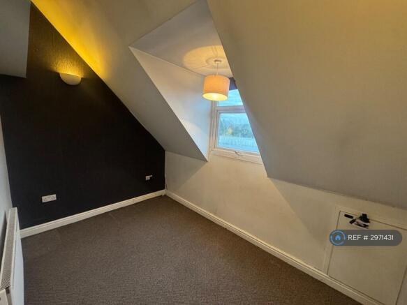 4 bed Terraced to rent Image 6
