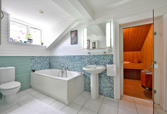 Family bathroom alternative view