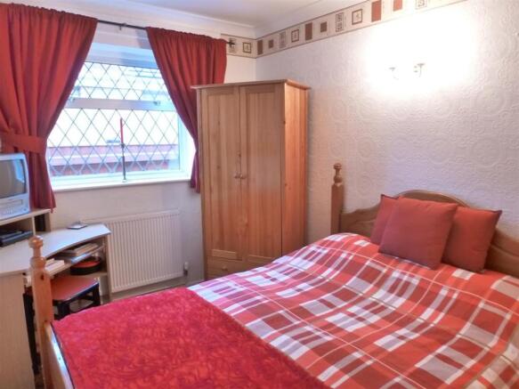 BEDROOM 2 (SIDE)