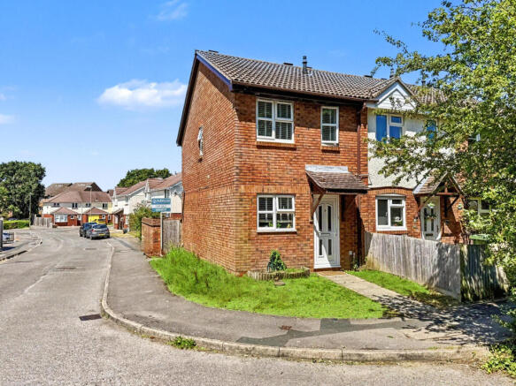 2-bed terraced on Knottgrass Road, Locks Heath, Southampton, £280,000