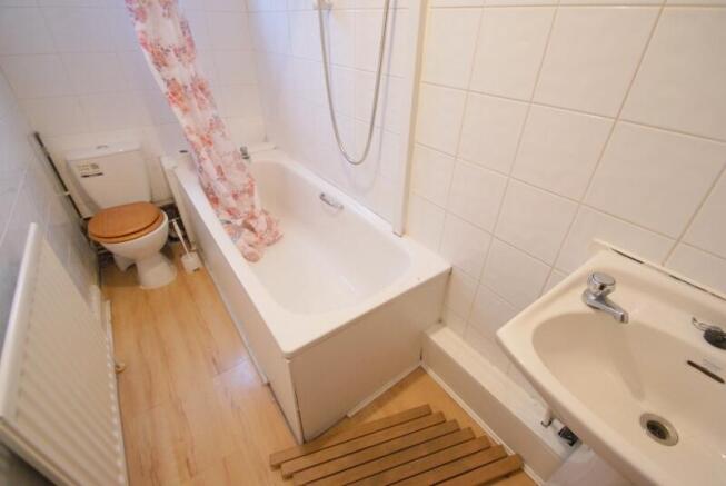 4 bed Terraced to rent Image 5