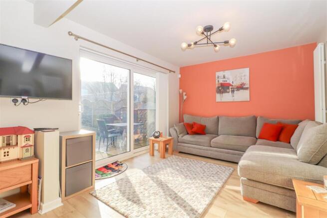 4 bed Semi-Detached for sale Image 5