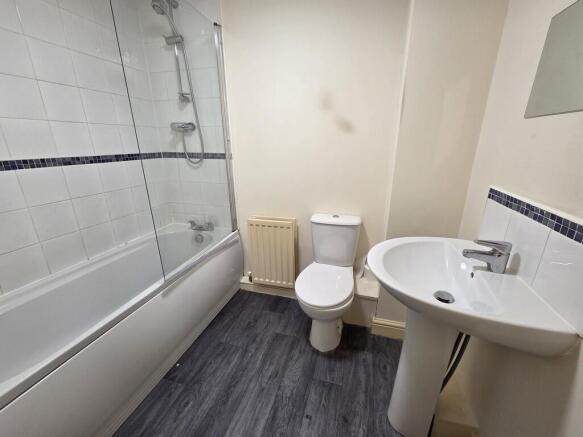 2 bed Apartment to rent Image 5