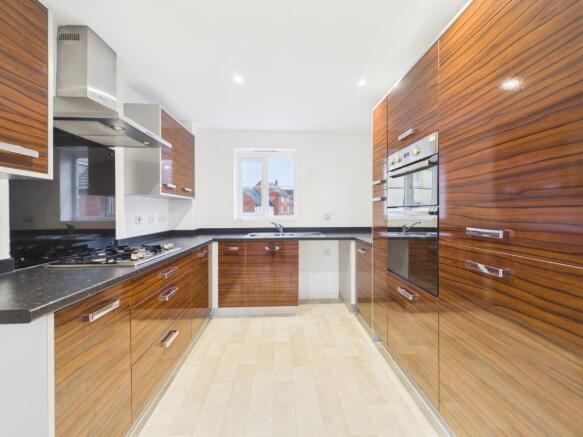 CAM01791G0-PR0219-STILL009