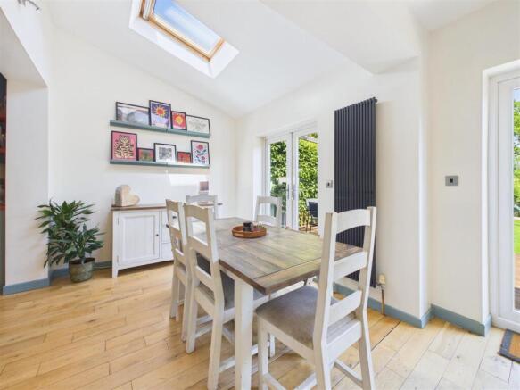 5 bed House for sale Image 7