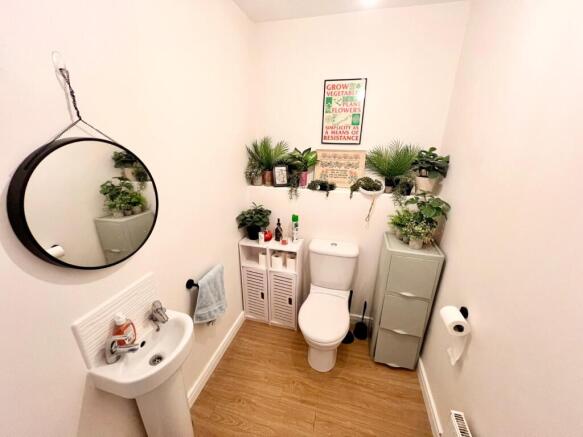 3 bed Semi-Detached to rent Image 5