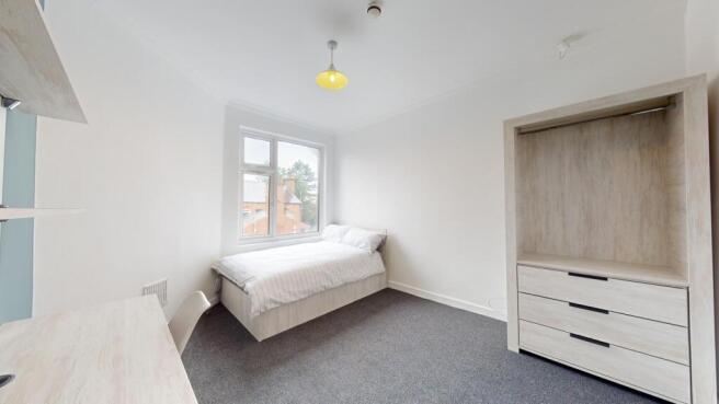 5 bed House to rent Image 6
