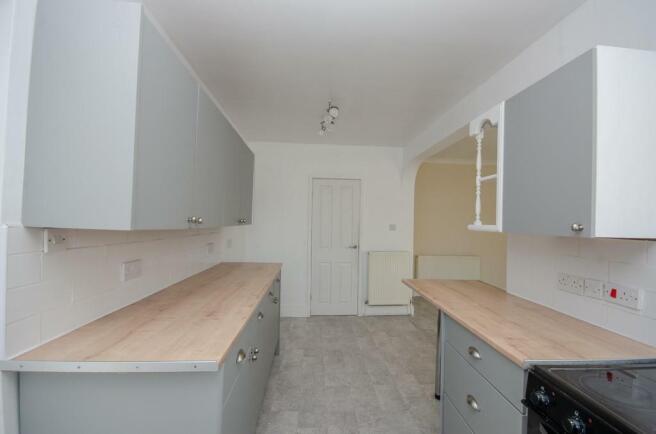 Kitchen pic 2.jpg