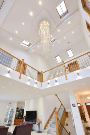 8 bed Detached for sale Image 5