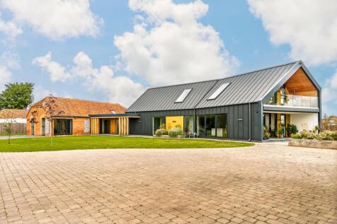 Beautifully Converted Barn | Four Bedrooms | Rural Setting
