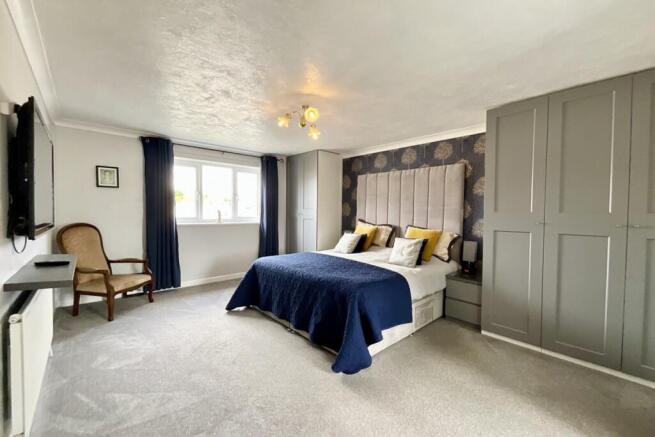 4 bed Detached for sale Image 12