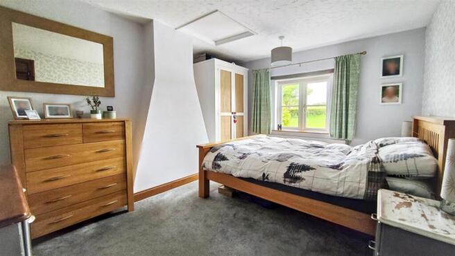 bedroom .jpg