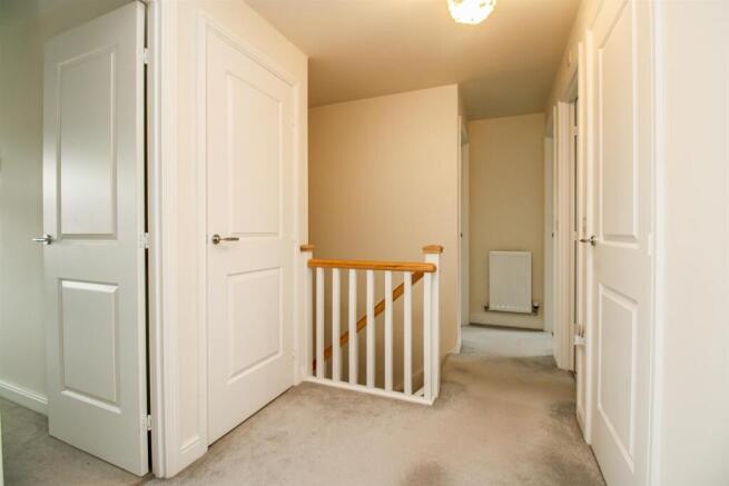 4 bed Detached for sale Image 9