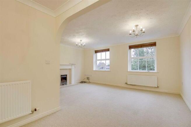 LOUNGE/DINING ROOM