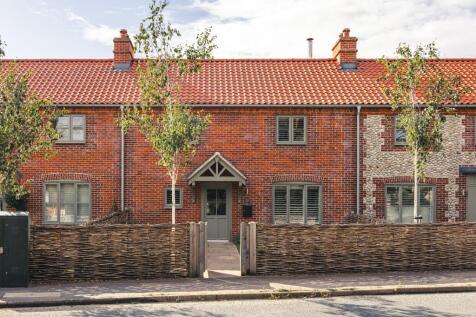 Substantial and Beautifully Presented Coastal Home in Brancaster Staithe