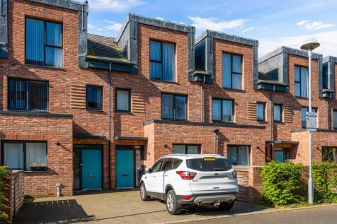 Reynard Way, Brentford, TW8