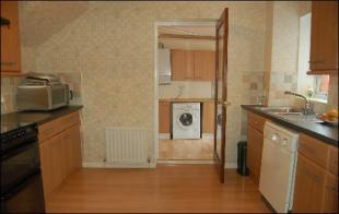 FITTED KITCHEN