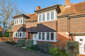 8, Woodstock Court, Winchester SO22 6FG