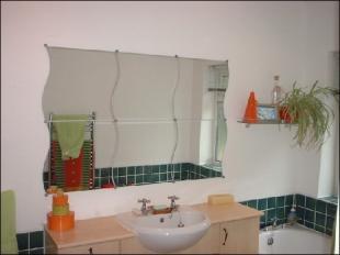 bathroom (view 2)