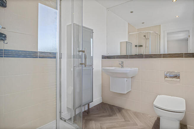 4 bed Detached for sale Image 7