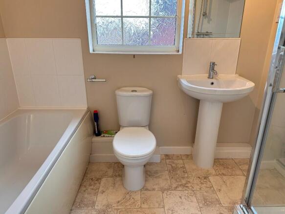 2 bed Apartment to rent Image 9