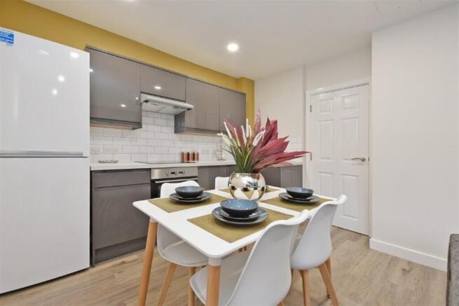 2 bed Apartment to rent Image 4