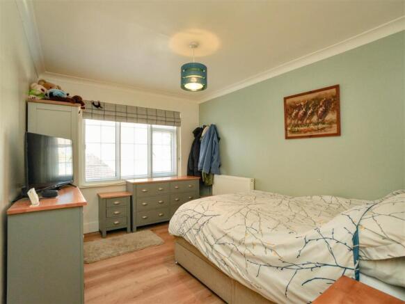 4 bed Detached for sale Image 10