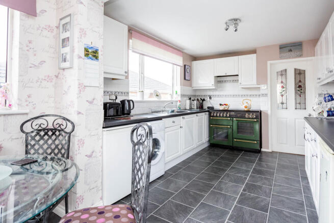 Kitchen/Breakfast...