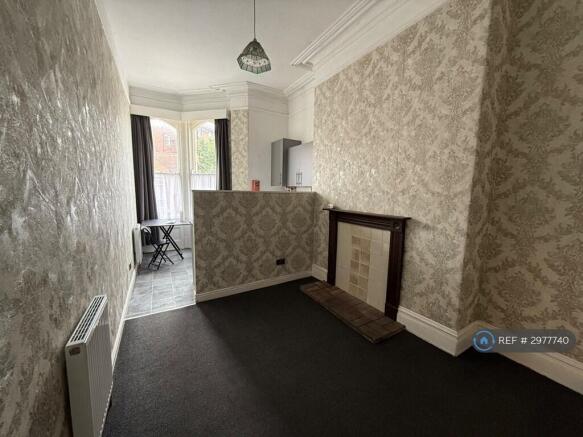1 bed Flat to rent Image 4