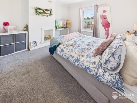 Bedroom 1.jpg