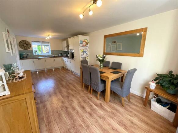 DINING KITCHEN.jpg