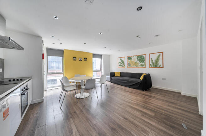 5 bed House for sale Image 4