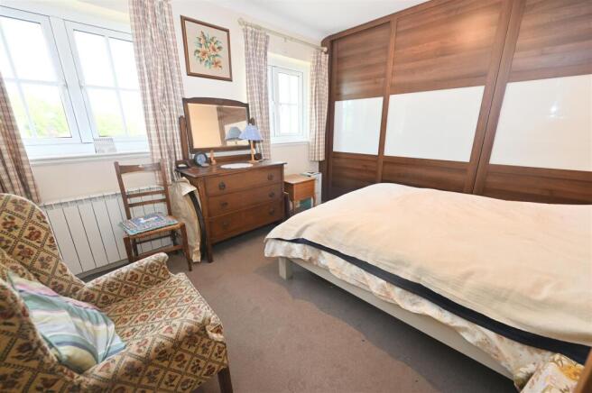 4 bed Semi-Detached for sale Image 11