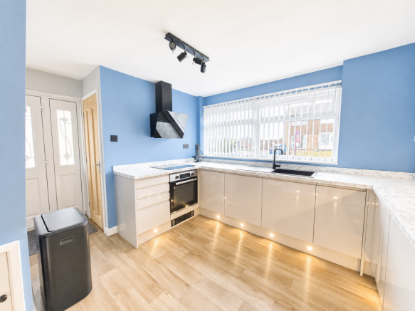 3 bed Semi-Detached for sale Image 5