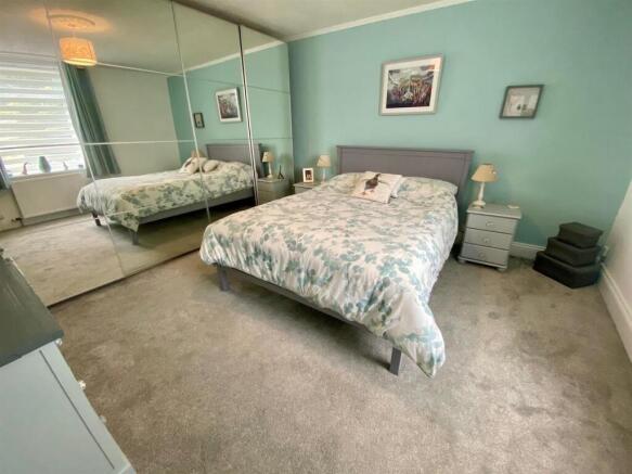 bed 1.jpg