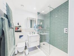 4, 45 Crown Apartments, Westholme Gardens, Ruislip HA4 8QH