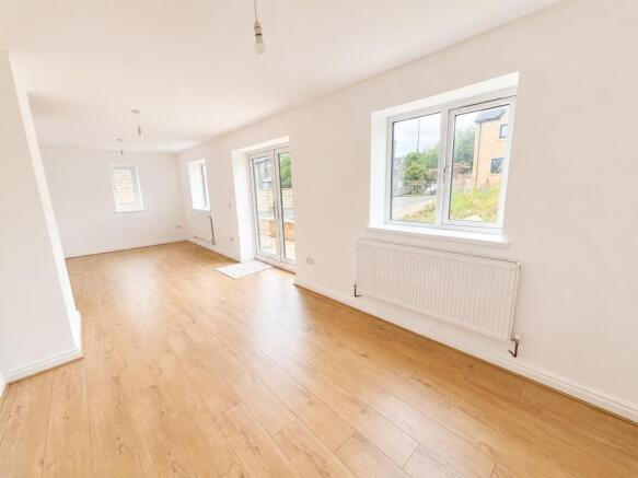 4 bed Detached for sale Image 6