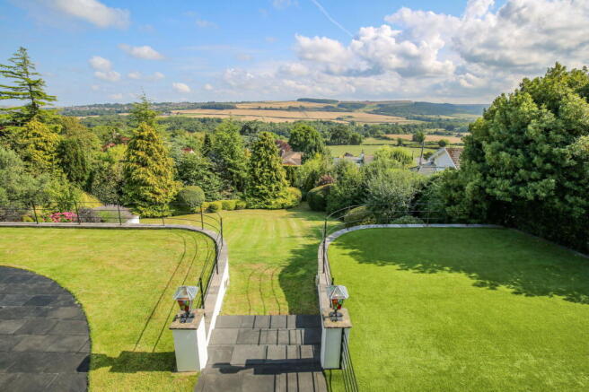 9 bed Detached for sale Image 4