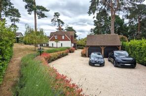 Pinelands, The Ridgeway, Lightwater GU18 5XS