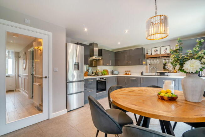 4 bed Semi-Detached for sale Image 8