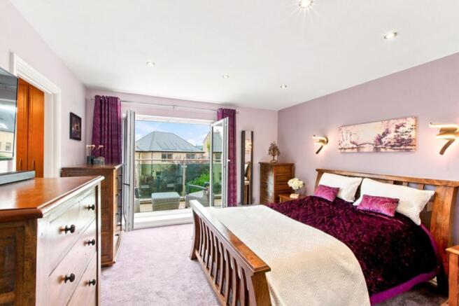 4 bed Detached for sale Image 12
